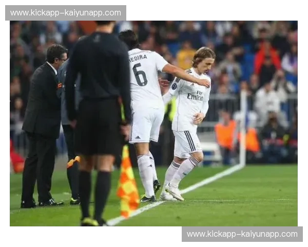 伯纳乌的硝烟：11.22皇马vs巴萨，一场决定赛季走向的史诗对决